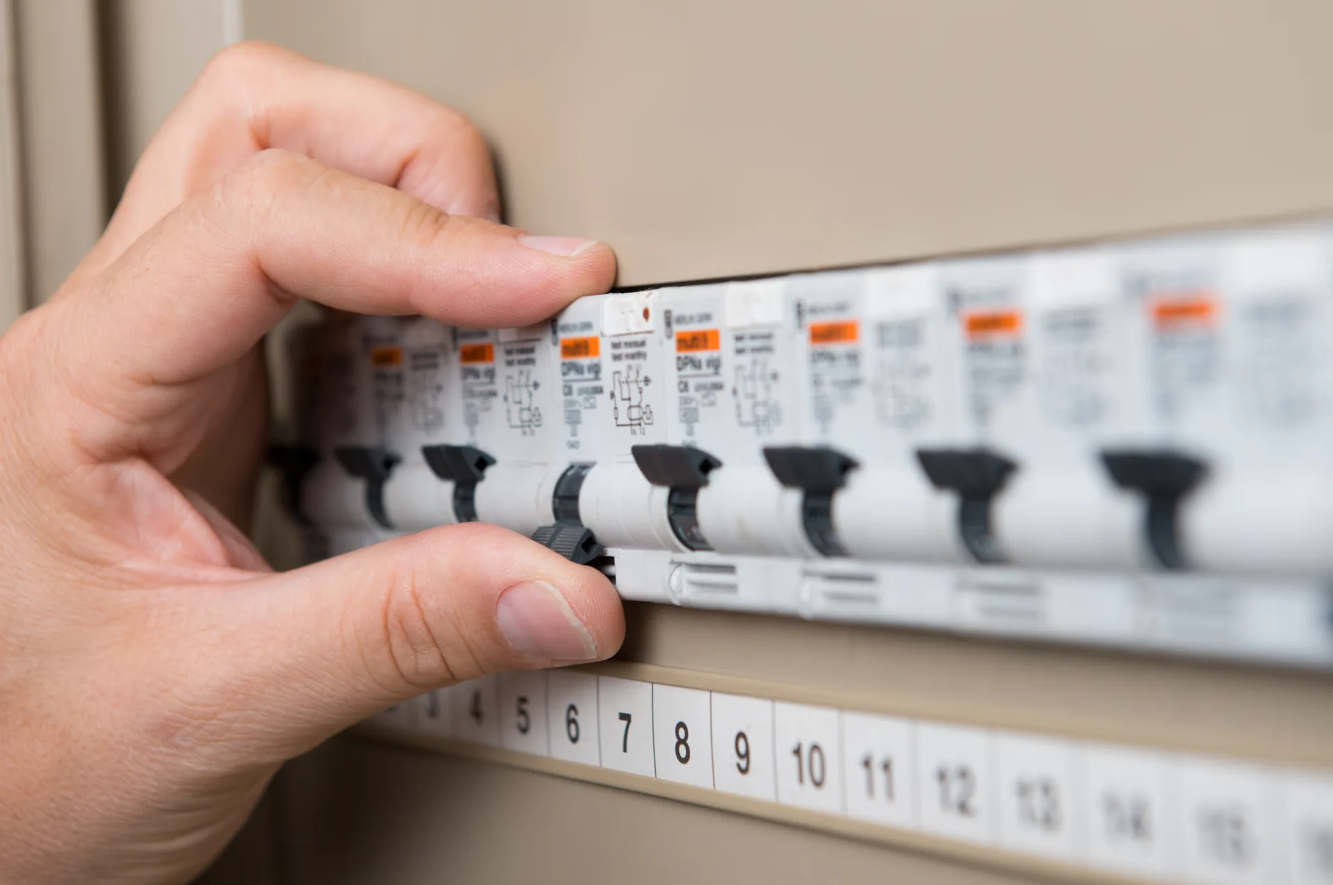 Electrician Croudace Bay, licensed electricians serving Croudace Bay